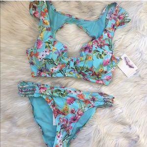 Jessica Simpson bikini large